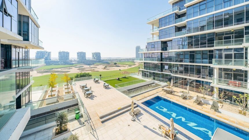 Swimming pool with sunbathing area